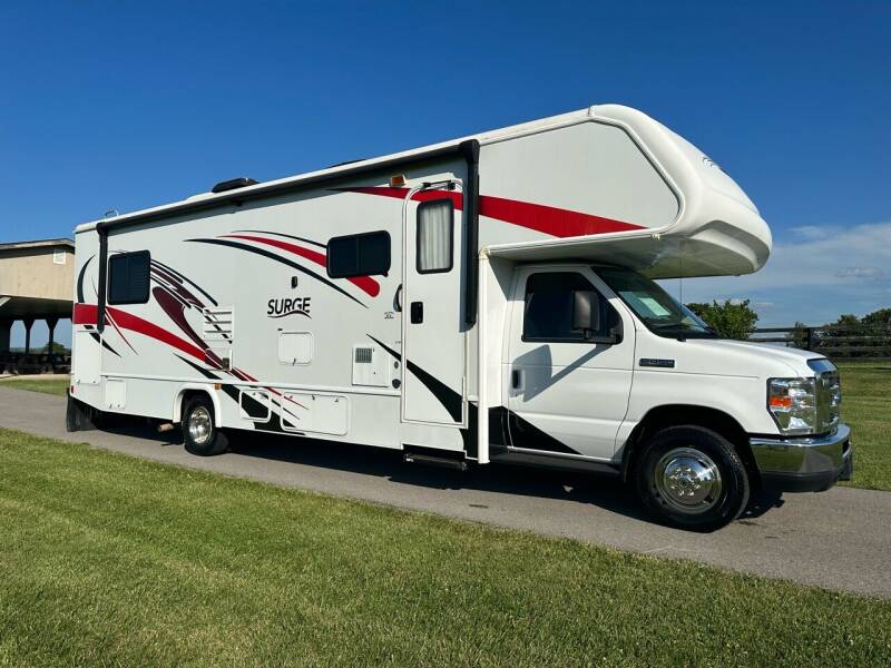 2018 Fleetwood Surge for sale at Sewell Motor Coach in Harrodsburg KY
