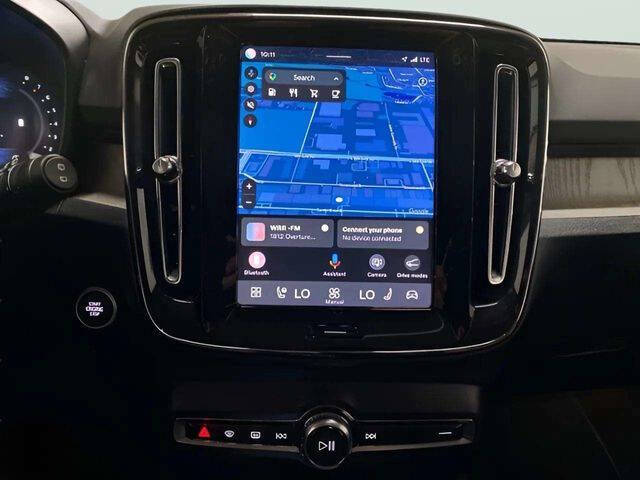 2025 Volvo XC40 B5 Plus Bright Theme