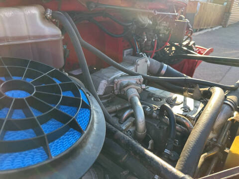 2005 Freightliner M2 106