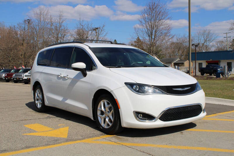 2017 Chrysler Pacifica Touring-L