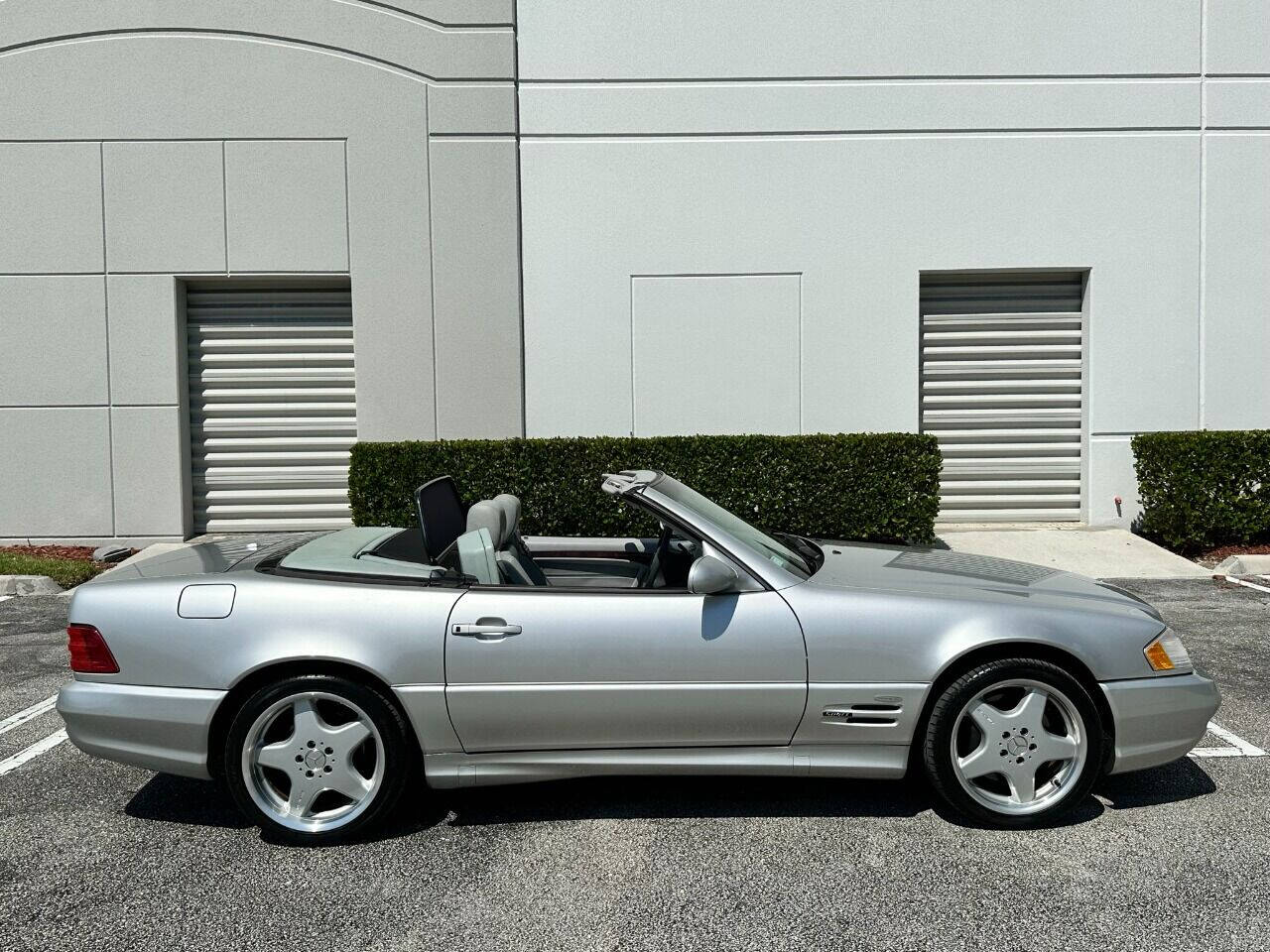 2000 Mercedes-Benz SL-Class  - $15,900