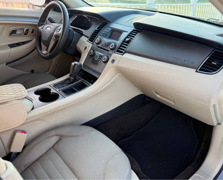2015 Ford Taurus