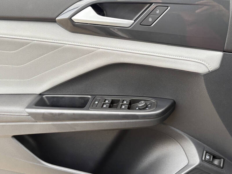 2024 Volkswagen Taos SEL 4Motion