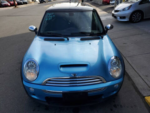 2005 MINI Cooper for sale at SUNSHINE AUTO SALES LLC in Paterson NJ