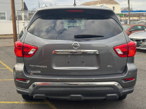 2018 Nissan Pathfinder SL