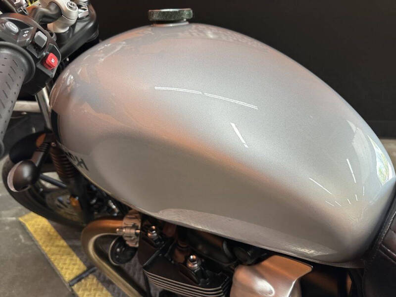 2018 Triumph Street Twin Aluminum Silver