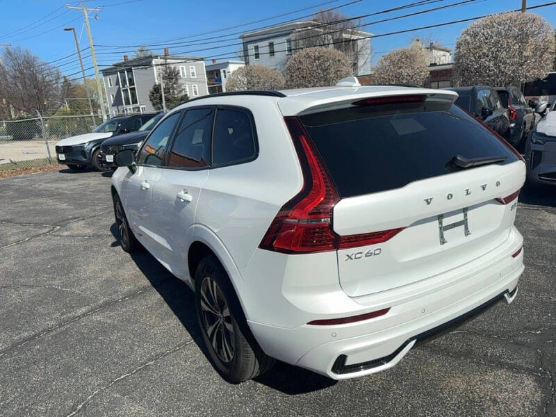 2025 Volvo XC60 B5 Core Dark Theme