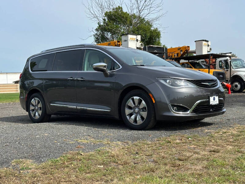 2017 Chrysler Pacifica Hybrid Platinum