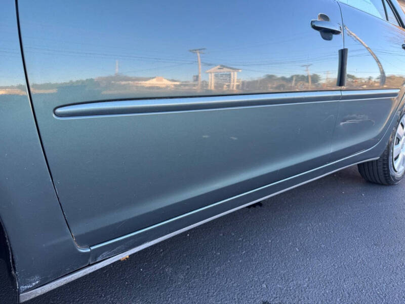 2005 Toyota Camry LE