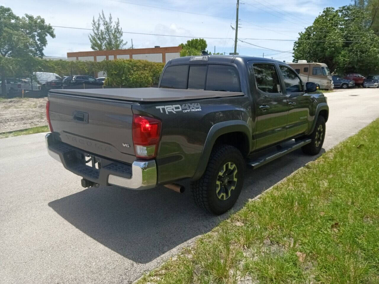 2016 Toyota Tacoma Pickup - $27,950