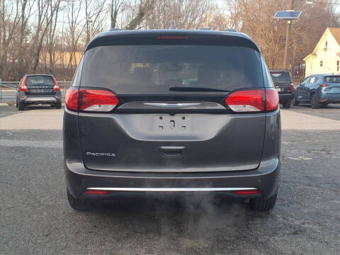 2017 Chrysler Pacifica Touring-L