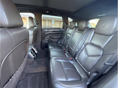 2017 Porsche Cayenne S E-Hybrid Platinum Edition