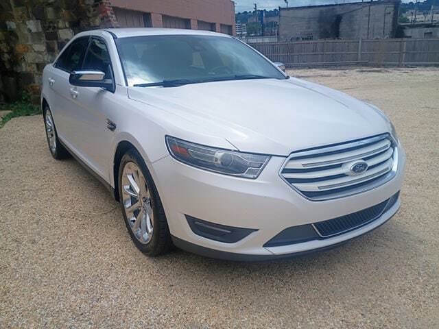 White Platinum Tri-Coat 2017 Ford Taurus Limited Limited 4dr Sedan 2
