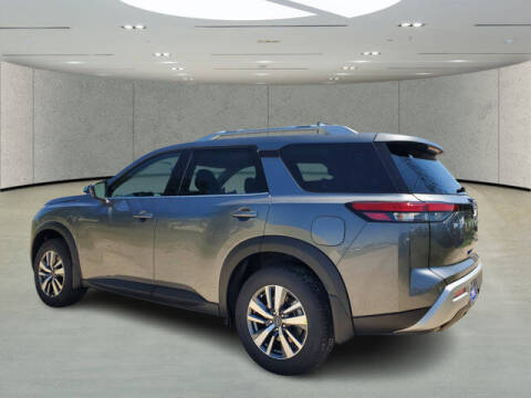 2024 Nissan Pathfinder SL