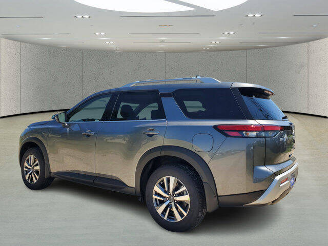 2024 Nissan Pathfinder SL
