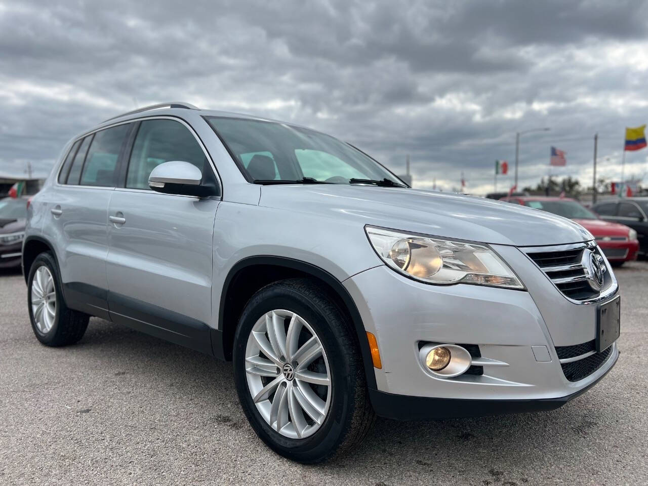 2011 Volkswagen Tiguan for sale at J-R Auto Sales LLC in Houston, TX