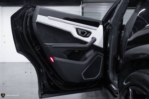 2023 Lamborghini Urus S