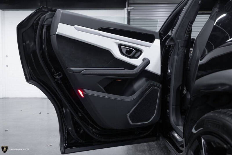 2023 Lamborghini Urus S