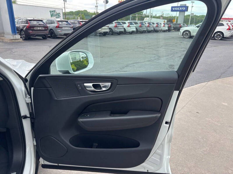 2023 Volvo XC60 B5 Core