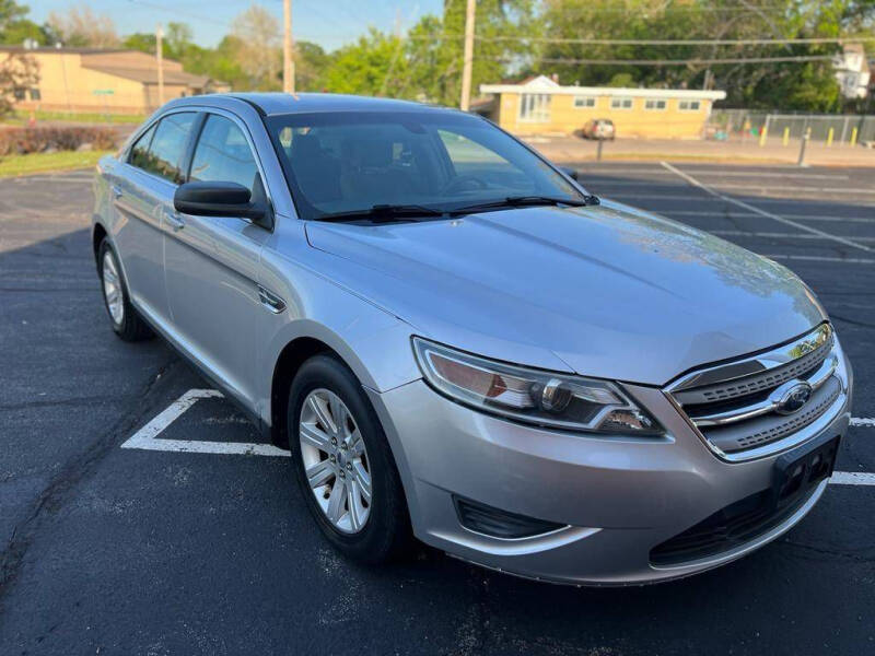 2010 Ford Taurus for sale at Premium Motors in Saint Louis MO