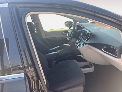 2021 Chrysler Voyager LX