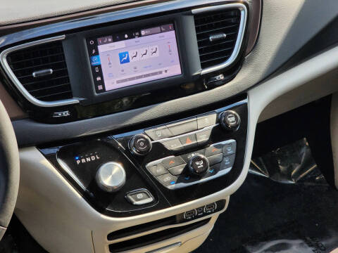 2022 Chrysler Voyager LX