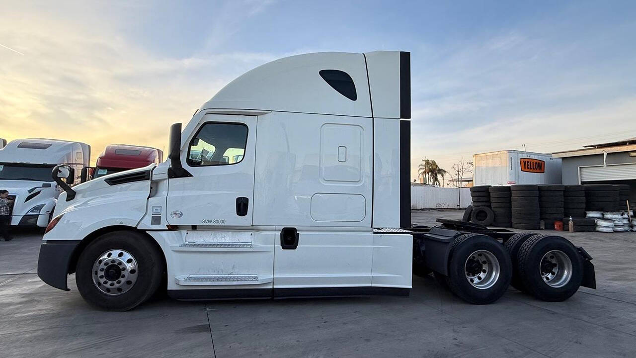 2020 Freightliner Cascadia for sale at KING TRUCK TRAILER SALES in Bakersfield, CA