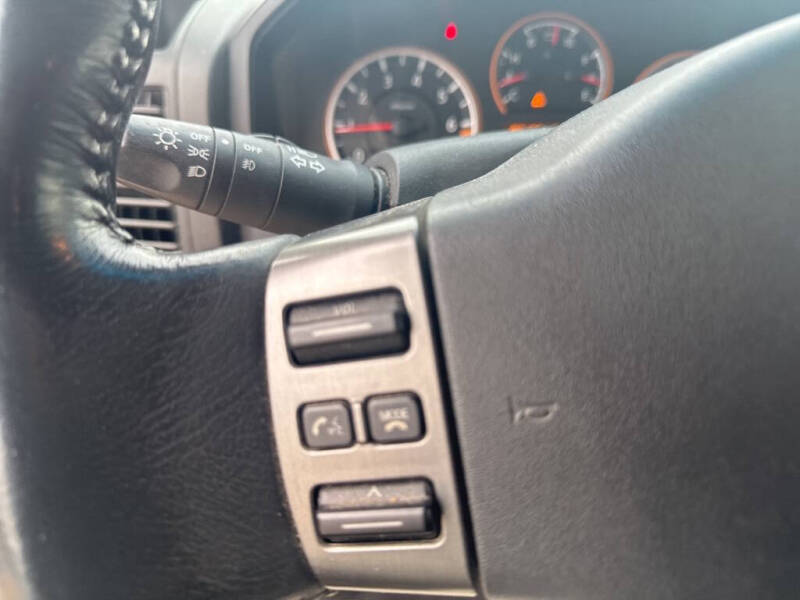 2011 Nissan Titan SV