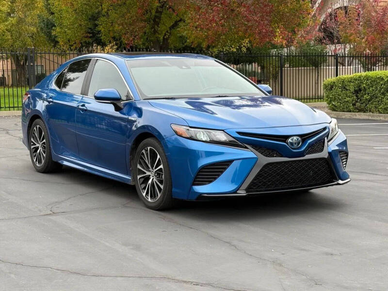 2020 Toyota Camry Hybrid SE