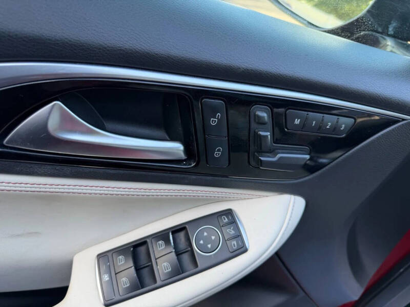 2017 Infiniti QX30 Premium