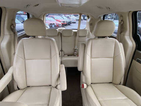 2010 Volkswagen Routan SE