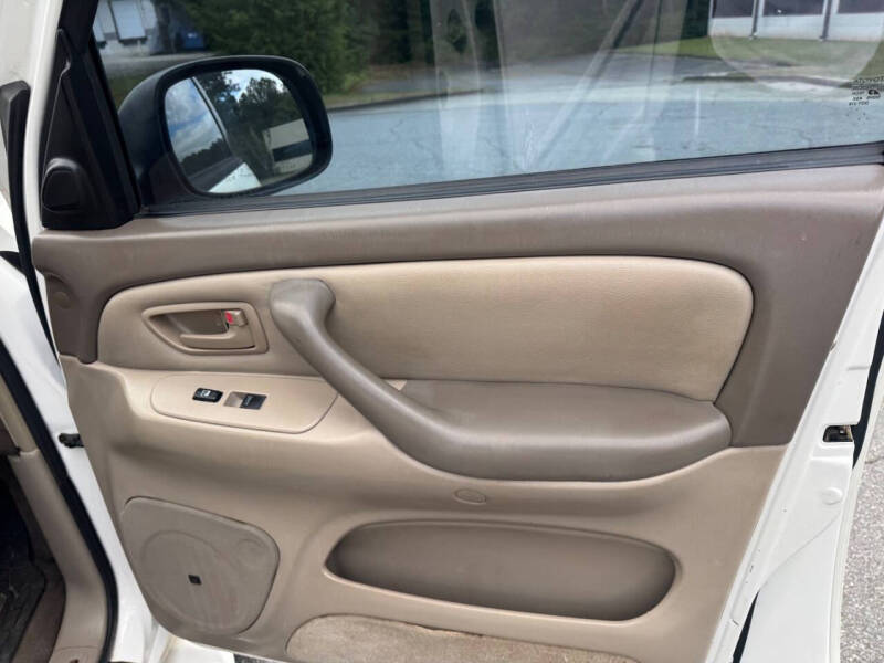2005 Toyota Sequoia SR5