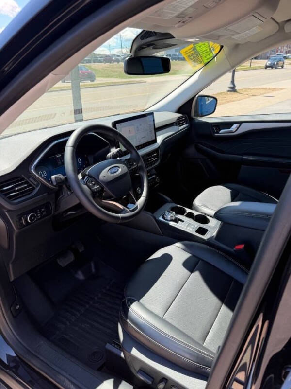 2023 Ford Escape Platinum