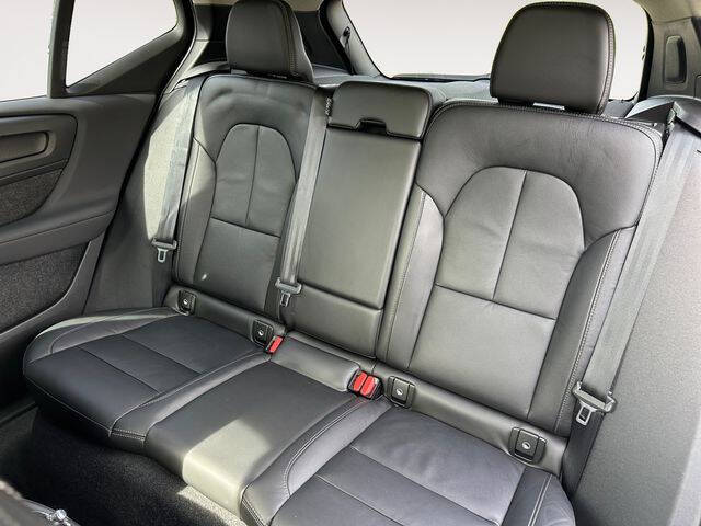 2023 Volvo XC40 B5 Plus Bright Theme