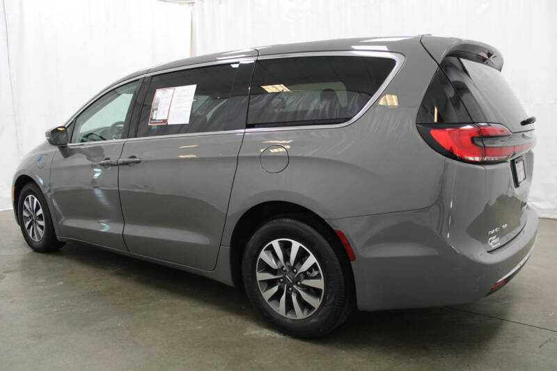2022 Chrysler Pacifica Hybrid Touring L