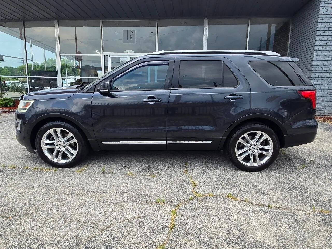 Dk. Gray 2017 Ford Explorer XLT XLT 4dr SUV 2