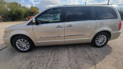 2013 Chrysler Town and Country Touring-L