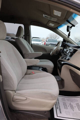 2011 Toyota Sienna LE 7-Passenger