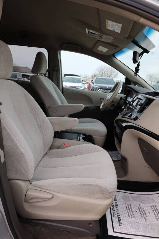 2011 Toyota Sienna LE 7-Passenger