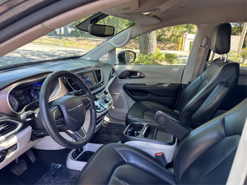 2020 Chrysler Voyager LXi