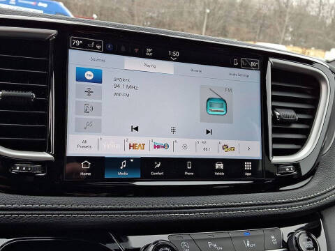 2026 Chrysler Pacifica Select