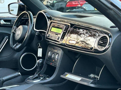 2013 Volkswagen Beetle Convertible 2.5L 50s Edition