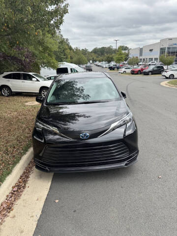2025 Toyota Sienna LE 8-Passenger