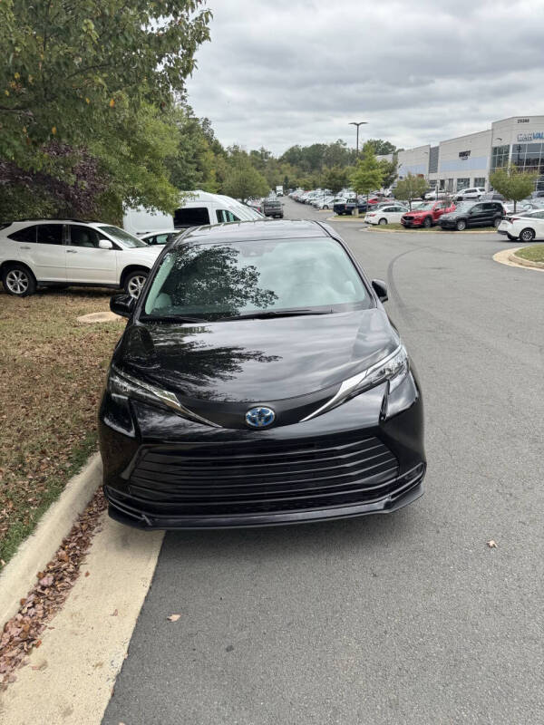 2025 Toyota Sienna LE 8-Passenger