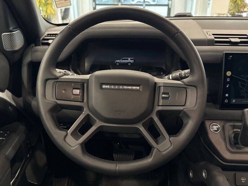 2023 Land Rover Defender 130 X-Dynamic SE