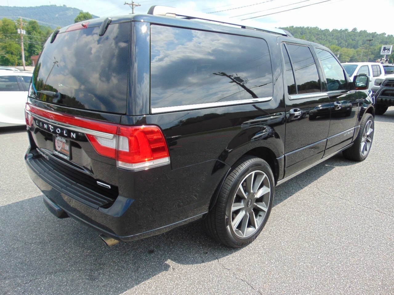 2016 Lincoln Navigator L for sale at Driven Pre-Owned in Lenoir, NC