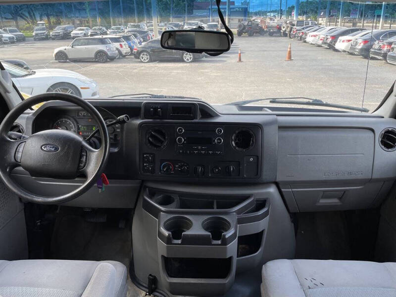 2013 Ford E-Series E-350 SD XLT