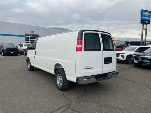 2025 Chevrolet Express 3500