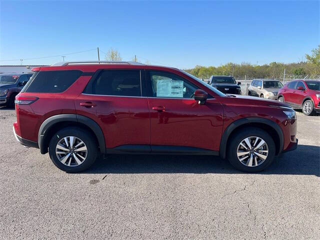 2025 Nissan Pathfinder SL