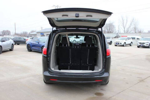 2022 Chrysler Voyager LX